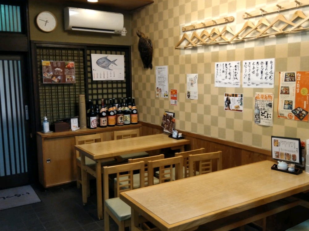 栄寿司テーブル席