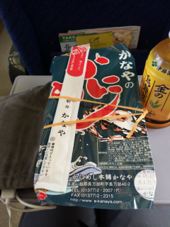 かなやのかにめし、長万部名物駅弁です