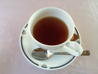 コーヒーか紅茶が選べます。今回は紅茶（ミルクティー）にしました