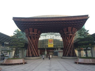 金沢駅の鼓門