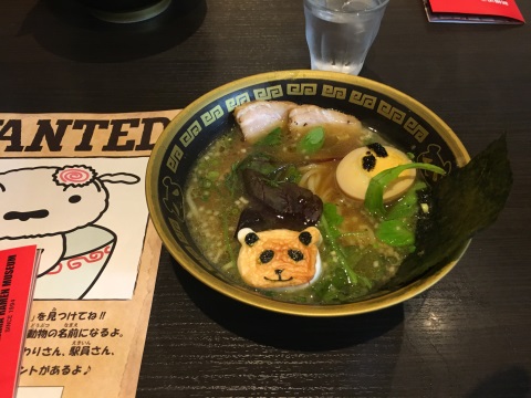 二代目げんこつ屋のブラックパンダラーメン