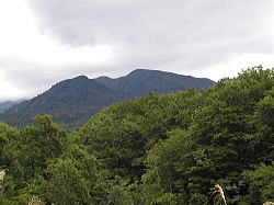 湯殿山も遠のく・・・・。