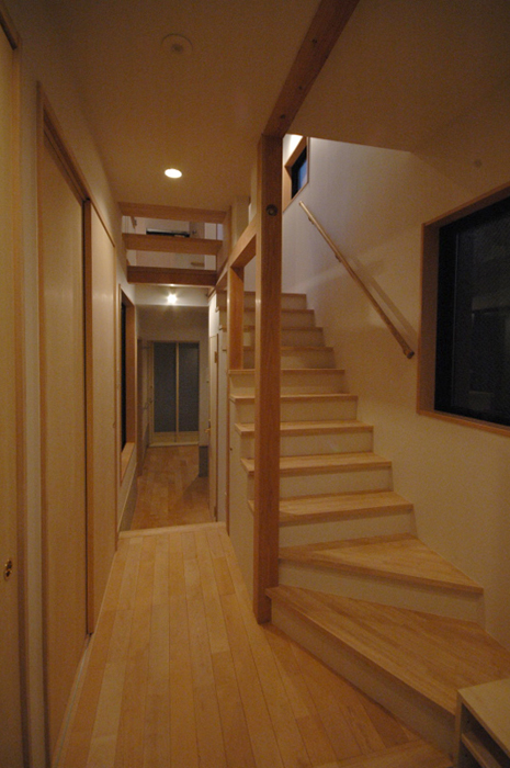 photo:廊下と階段