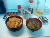 焼尻島での、本日二度目の「ウニ丼」♪