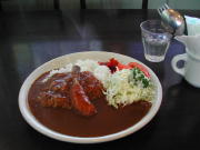 お昼ご飯は川湯温泉駅「オーチャードグラス」で。ソーセージカレーにしてみました♪