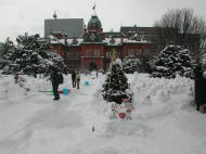 北海道庁の「雪だるま」ギネス挑戦会場。