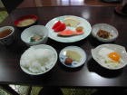朝食です。朝のニュースが気になります。。。