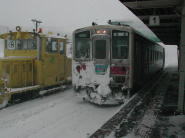網走行き快速「しれとこ」。雪だるま。。。