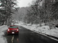 オンネトー湖畔道路も雪景色でした。うっすらと積もりだしていたし・・・(^^;