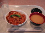 昼食は船内レストランにて「豚丼」を♪