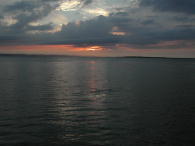 サロマ湖に沈む夕日。雲が邪魔してます(T^T)