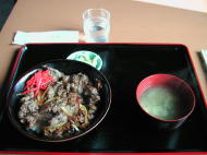 これが鹿肉使った「もみじ丼」です。美味しかった♪