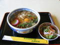 遅めの昼食「山菜月見ソバ」