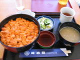 利尻島の生ウニ丼。とろけるような美味しさ〜(^^)v