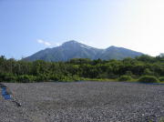 利尻岳の姿は見る場所で微妙に形が変わっていきます。