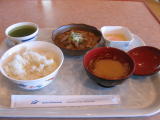 お昼ご飯です。。。