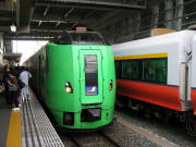 「スーパー白鳥」に乗り継ぎます