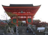 清水寺に入ります
