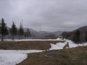 朝。雪が舞っています。。。