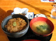 この旅最初の生ウニ丼♪