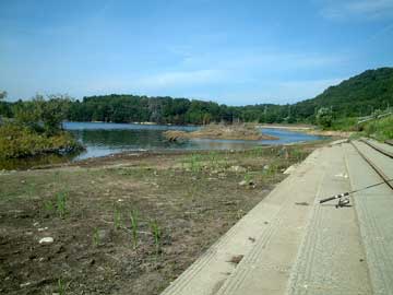 青野ダムの減水2