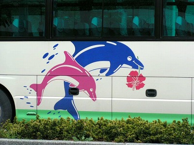 沖縄県内を走行している、北部観光バスのマーク