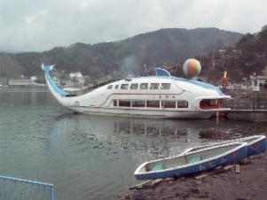 富士五湖汽船の遊覧船