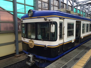電鉄出雲市駅。電車は元京王電鉄の車両です