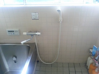 サーモスタット式浴室用シャワー混合水栓（交換前）