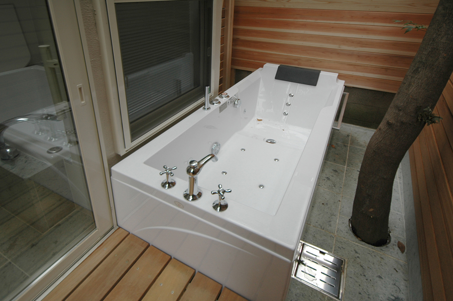 photo:外部の浴槽