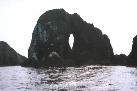 烏帽子群島のフシギな岩
