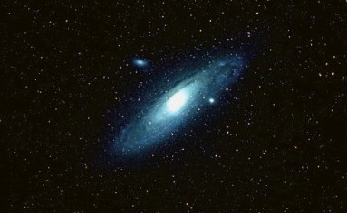 「ほしづきよ」の作者三上　仁氏よりいただきました、アンドロメダ座にある銀河です。